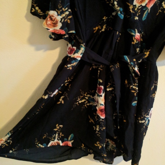NWOT Floral Romper - Picture 2 of 4